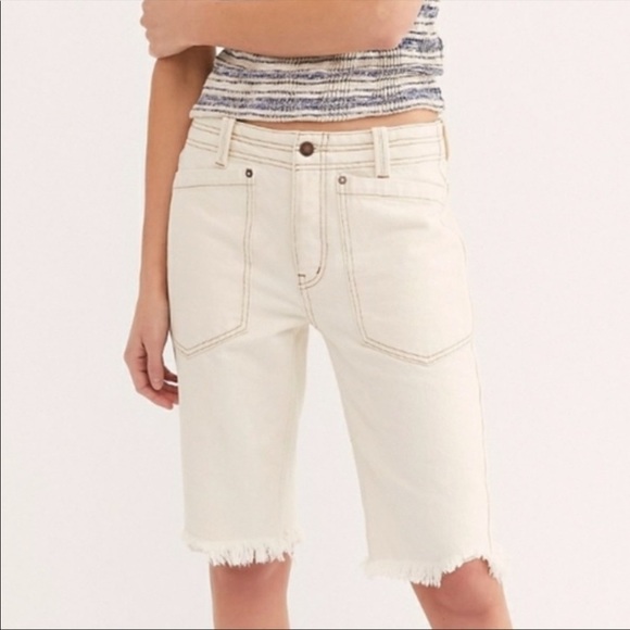 FREE PEOPLE NWT We The Free Frayed Button Fly Jean Shorts Size 25 in Natural - Picture 13 of 15